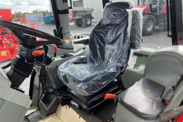 Massey Ferguson 5455 c/w loader - Image 9